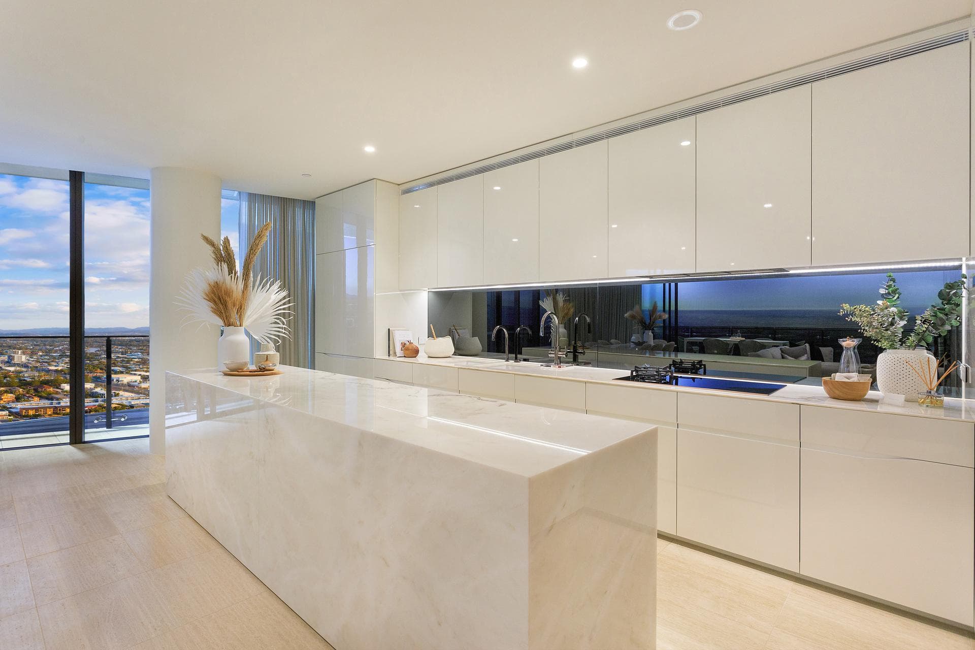 Unit 4002/272 Hedges Avenue, Mermaid Beach, QLD, 4218, Mermaid Beach - Thumbnail 2