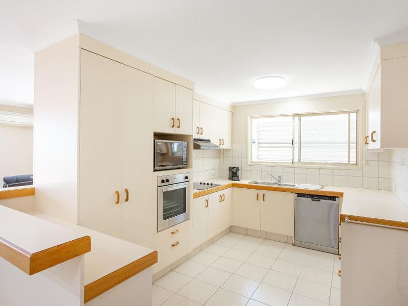 3 Welby Street, Broadbeach Waters, QLD, 4218, Broadbeach Waters - Thumbnail 5