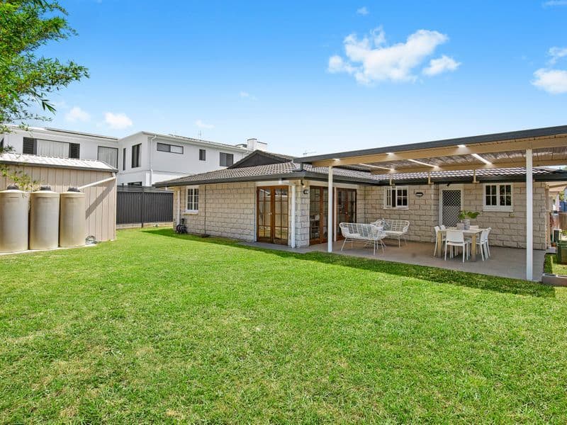 26 Ilkinia Avenue, Broadbeach Waters, QLD, 4218, Broadbeach Waters - Thumbnail 7