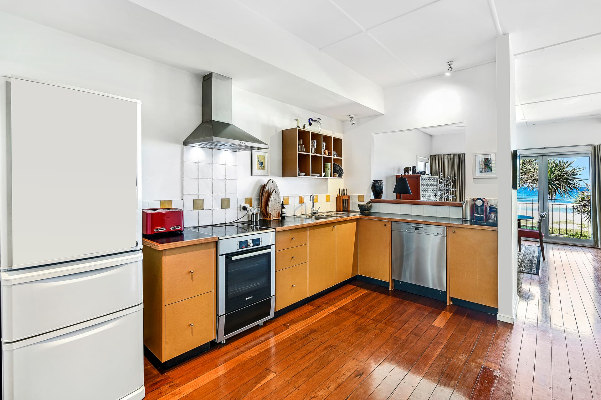 428 The Esplanade, Palm Beach, QLD, 4221, Palm Beach - Thumbnail 3