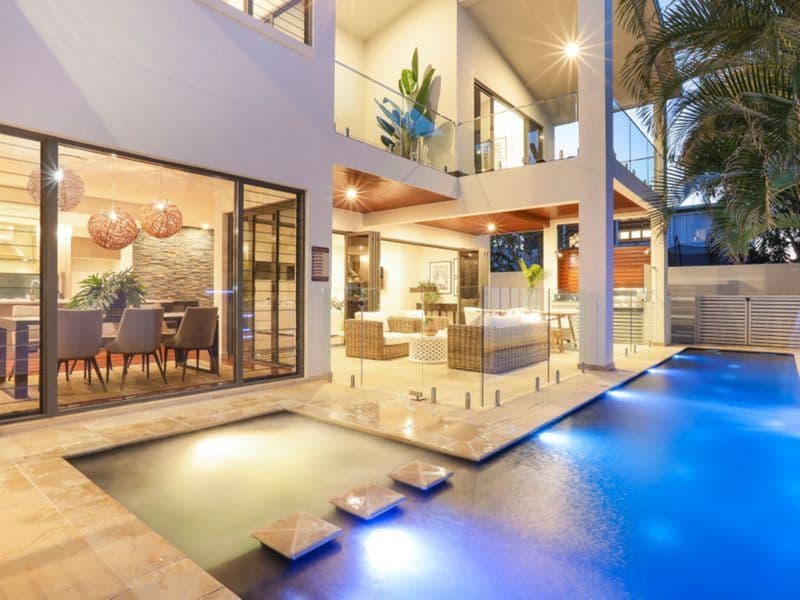 7 Seabeach Avenue, Mermaid Beach, QLD, 4218, Mermaid Beach - Thumbnail 2