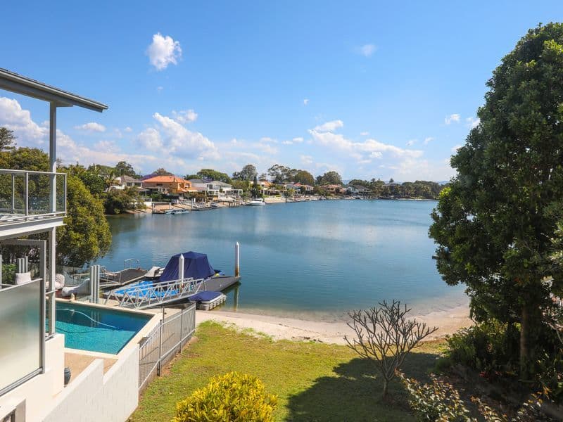 3 Valencia Avenue, Isle Of Capri, QLD, 4217, Isle Of Capri - Thumbnail 5