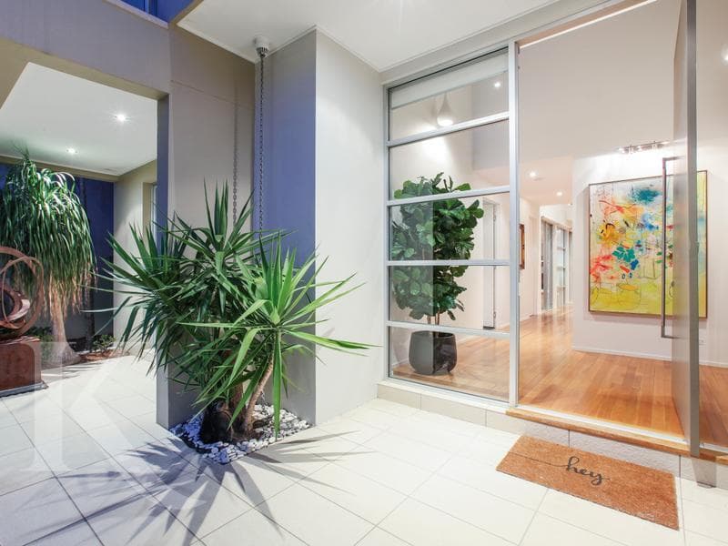72 Amalfi Drive, ISLE OF CAPRI, QLD, 4217, Isle Of Capri - Thumbnail 5