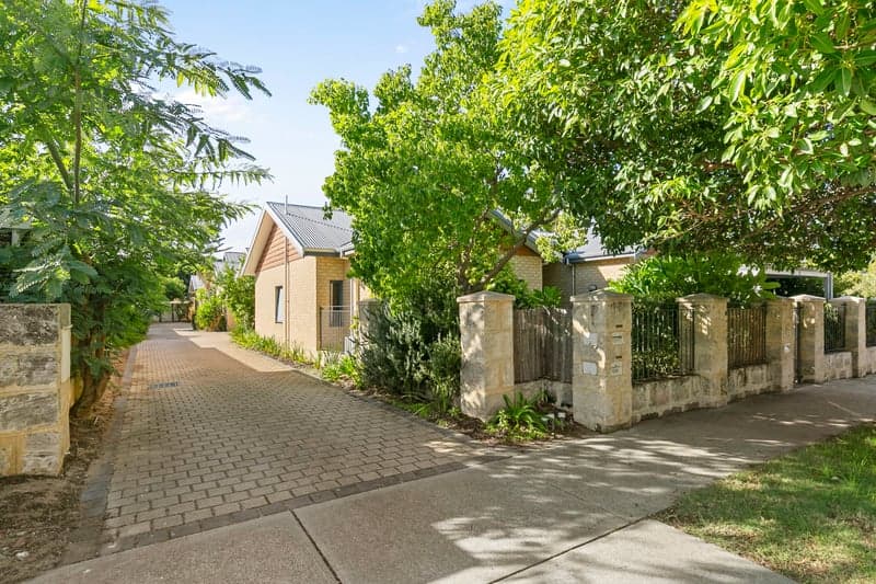 3/156 Holland Street, Fremantle - Image 1