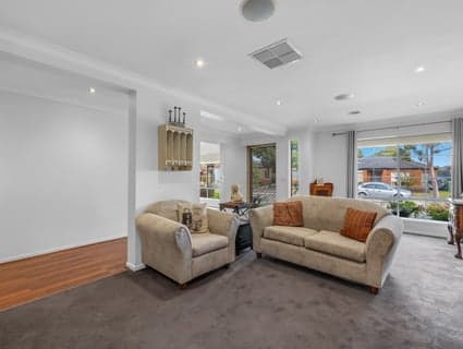 8 Banksia Grove, Pakenham, VIC, 3810, Pakenham - Thumbnail 2