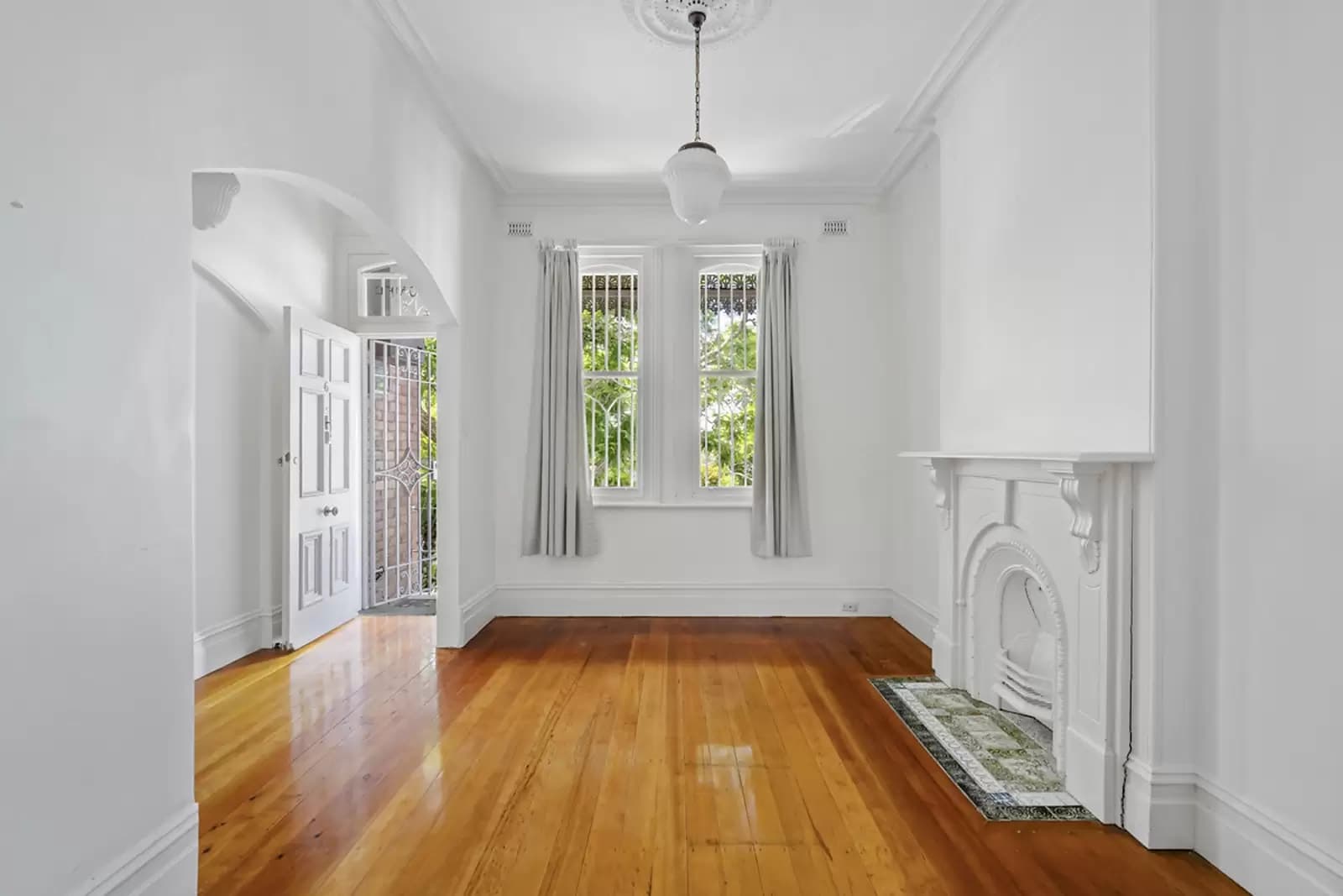 6 Norfolk Street, Paddington, Paddington - Thumbnail 2