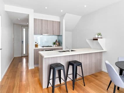 2/85 Graham Street, Newport, VIC, 3015, Newport - Thumbnail 2