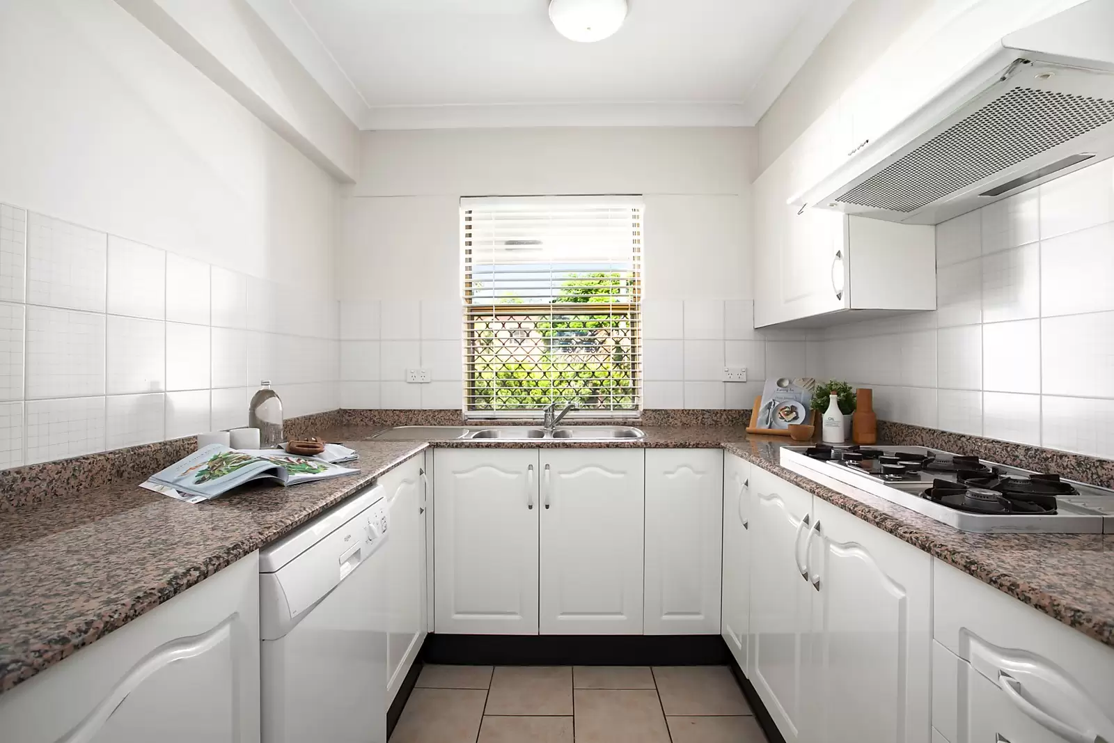 16/4-8 Edgecumbe Avenue, Coogee, Coogee - Thumbnail 3