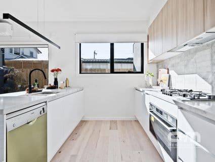 2/106 Bowes Avenue, Airport West, VIC, 3042, Airport West - Thumbnail 3