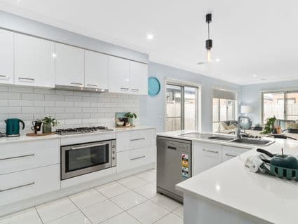 12 Bernardins Street, Clyde North, VIC, 3978, Clyde North - Thumbnail 4