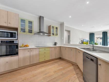 3 Flinders Chase, Pakenham, VIC, 3810, Pakenham - Thumbnail 2
