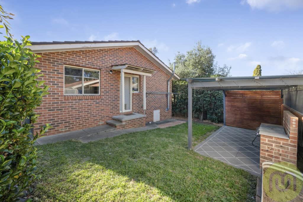 18B Wootton Crescent, Gordon - Image 1