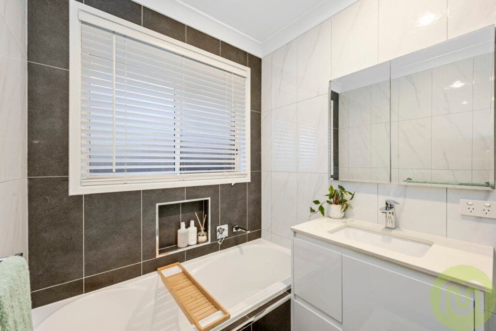 18B Wootton Crescent, Gordon - Thumbnail 6