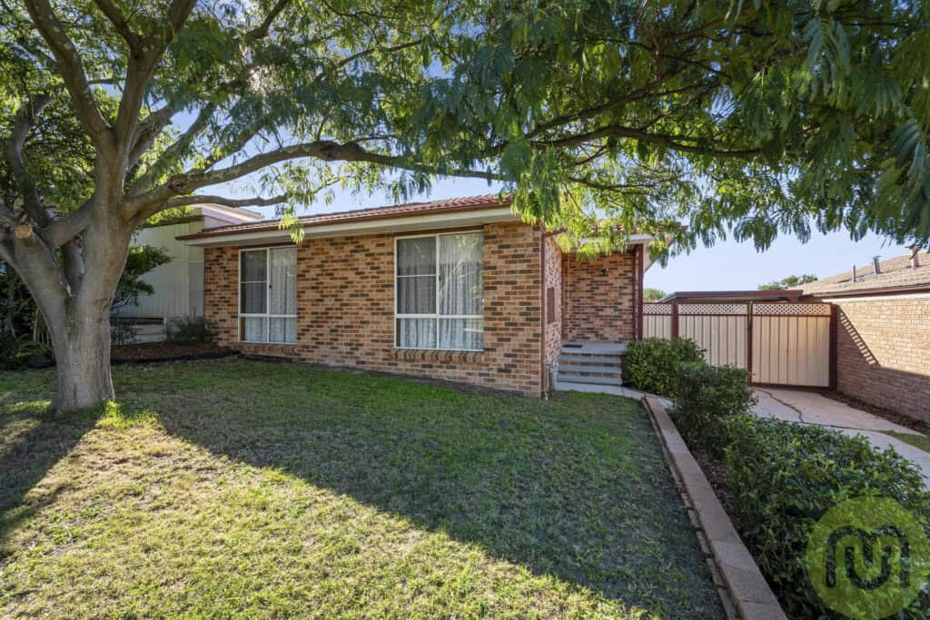 9 McKivat Close, Gordon - Image 1