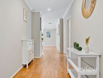 11 Canons Crescent, Manor Lakes, VIC, 3024, Manor Lakes - Thumbnail 2