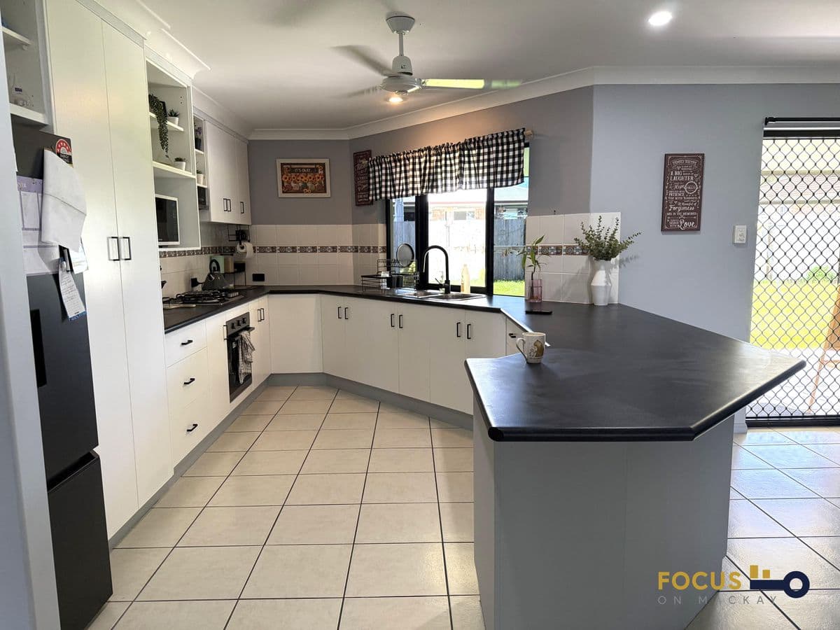 21 Michael Ave, Sarina, Sarina - Thumbnail 3