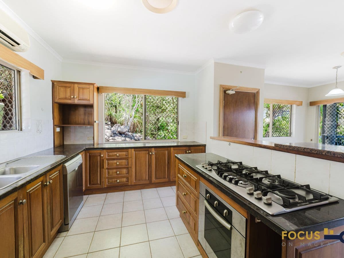 13 Coconut Grove, Ball Bay, Ball Bay - Thumbnail 7