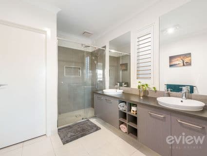 101 Holyoake Parade, Manor Lakes, VIC, 3024, Manor Lakes - Thumbnail 3