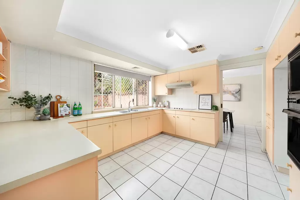 31 Yvonne Crescent, Bass Hill, Bass Hill - Thumbnail 4