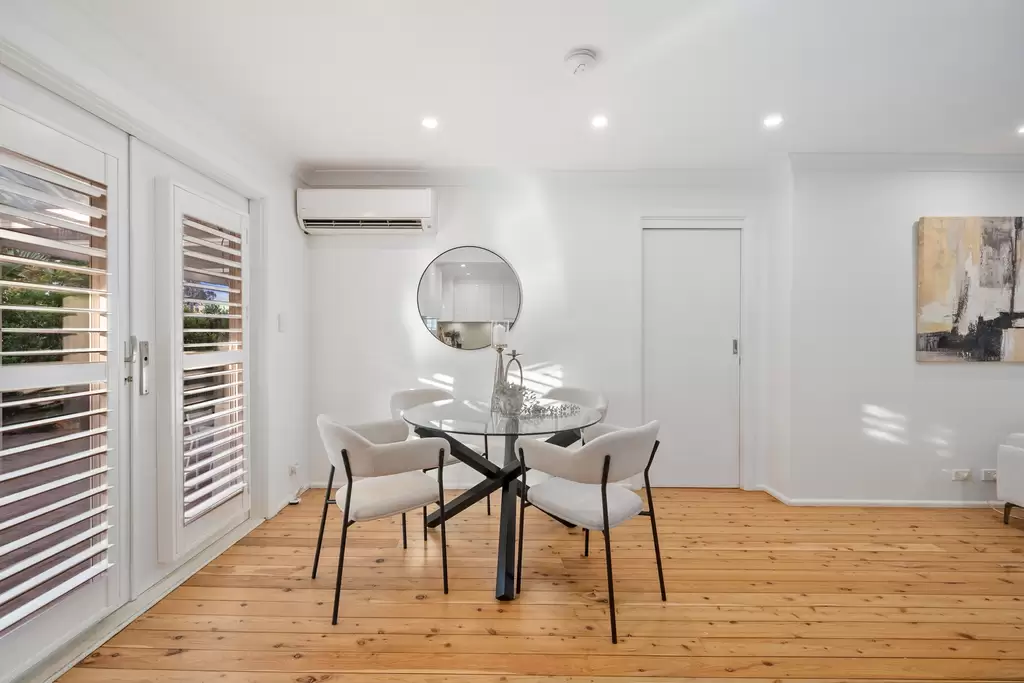 25 Sylvan Grove, Picnic Point, Picnic Point - Thumbnail 4
