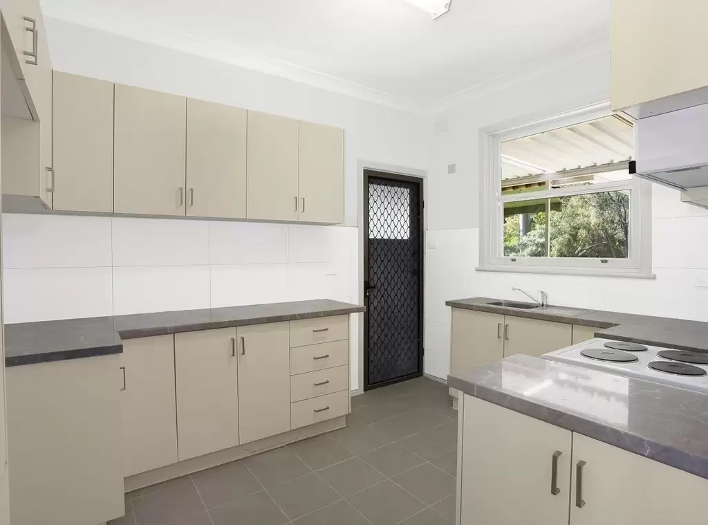 5 Rembrandt Drive, Baulkham Hills, Baulkham Hills - Thumbnail 5