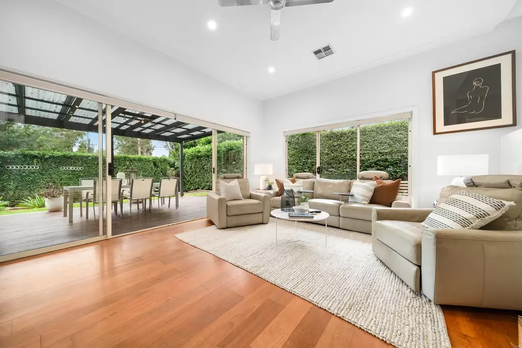 2 McBurney Place, Baulkham Hills, Baulkham Hills - Thumbnail 2