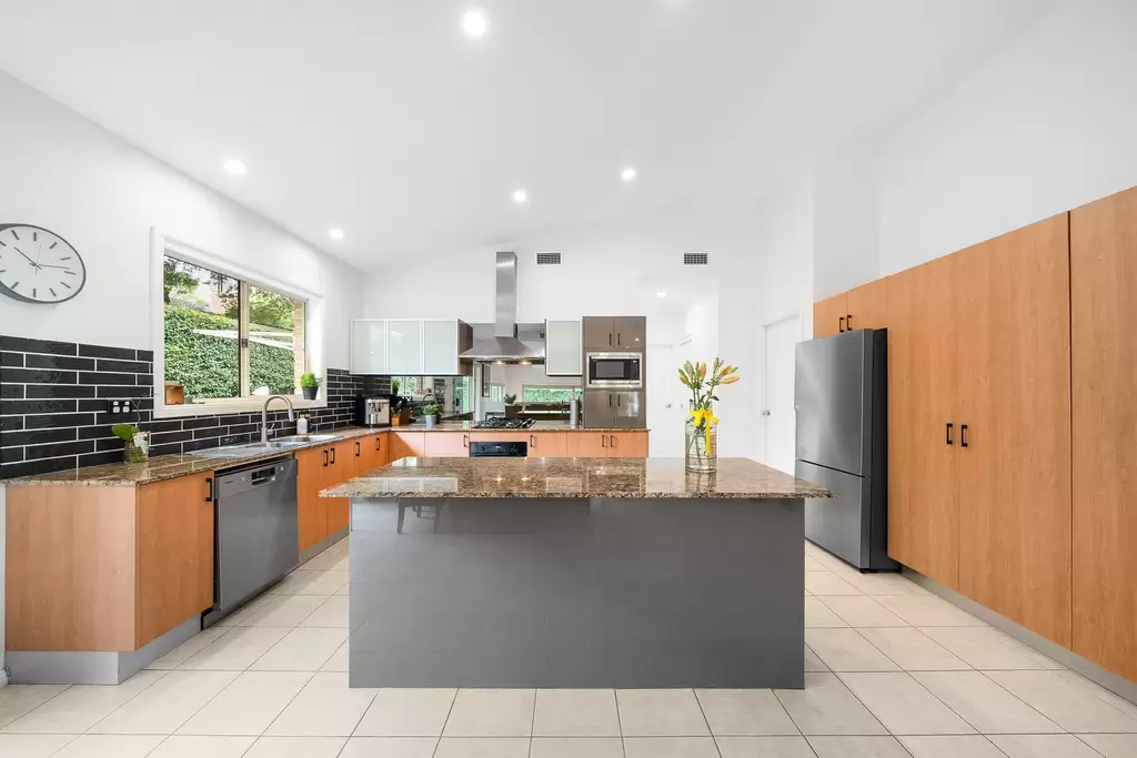 2 McBurney Place, Baulkham Hills, Baulkham Hills - Thumbnail 5