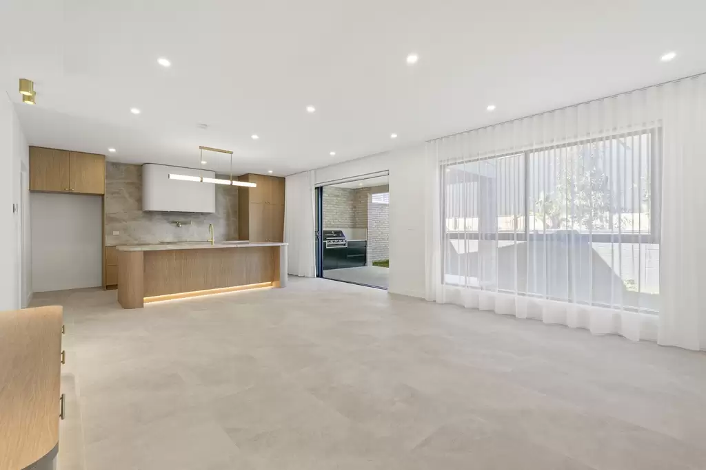 5A Allena Close, Georges Hall, Georges Hall - Thumbnail 5