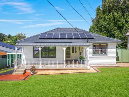 8 Loretta Avenue, Como - Image 1