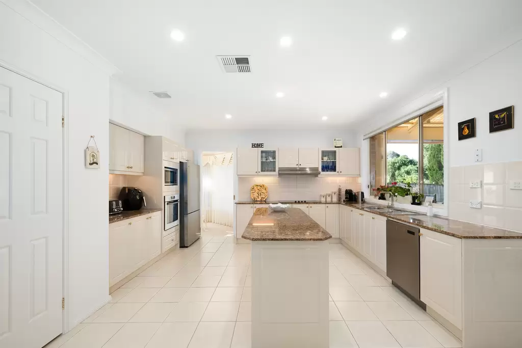 6 Gretta Place, Kellyville, Kellyville - Thumbnail 4