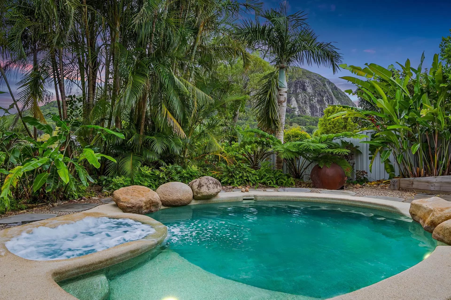 Mount Coolum, Mount Coolum - Thumbnail 2
