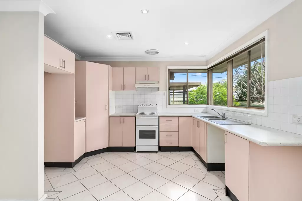 2 Lurnea Avenue, Georges Hall, Georges Hall - Thumbnail 3