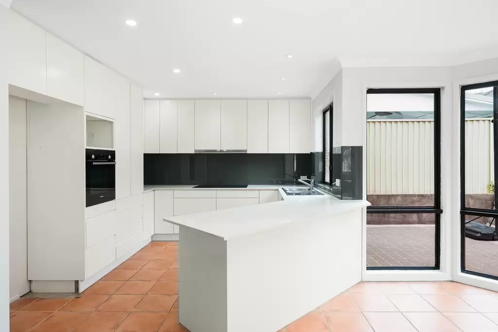 35 Balmoral Crescent, Georges Hall, Georges Hall - Thumbnail 3
