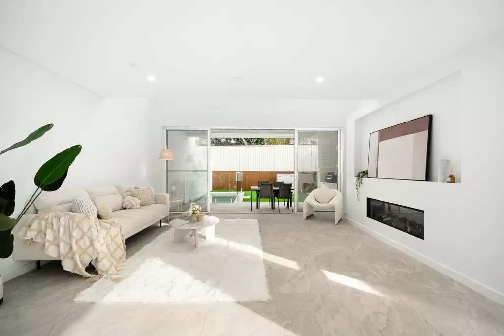 29a Oak Drive, Georges Hall, Georges Hall - Thumbnail 2