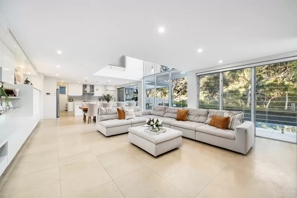 33 Old Ferry Road, Illawong, Illawong - Thumbnail 2