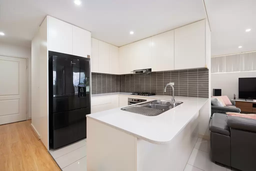 6/3A Byer Street, Enfield, Enfield - Thumbnail 2