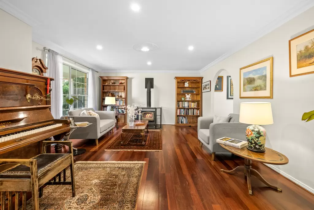 4 Angophora Place, Castle Hill, Castle Hill - Thumbnail 2