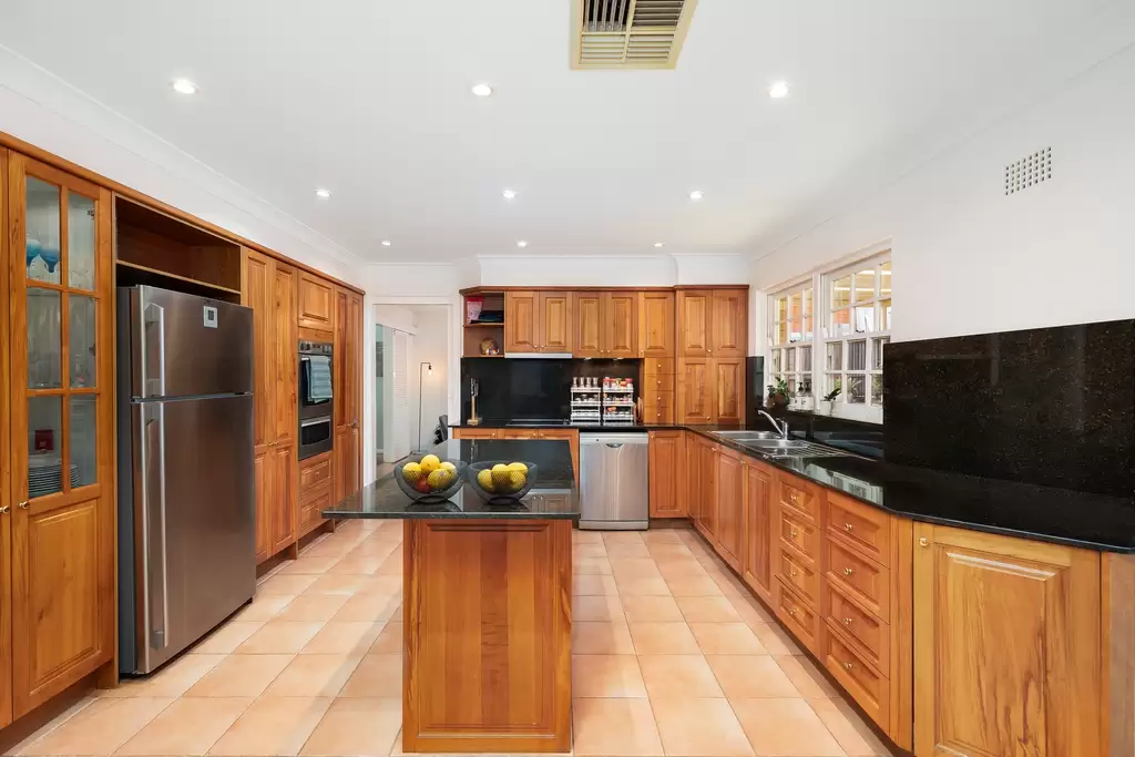 12 Brunette Drive, Castle Hill, Castle Hill - Thumbnail 5