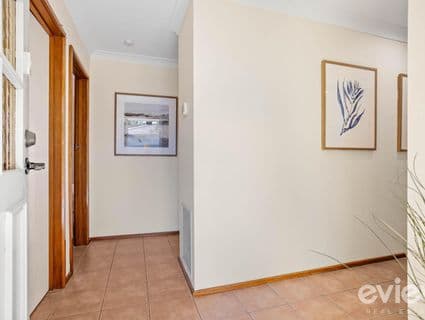 13 Oaklands Crescent, Frankston, VIC, 3199, Frankston - Thumbnail 2