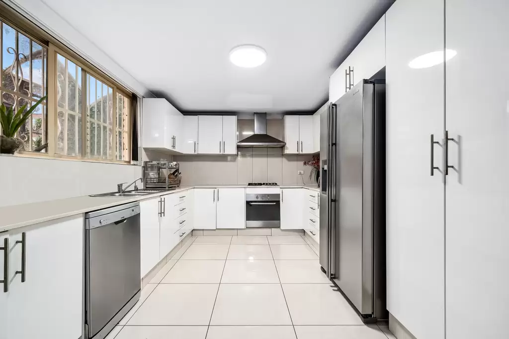 72 Water Street, Strathfield South, Strathfield South - Thumbnail 4