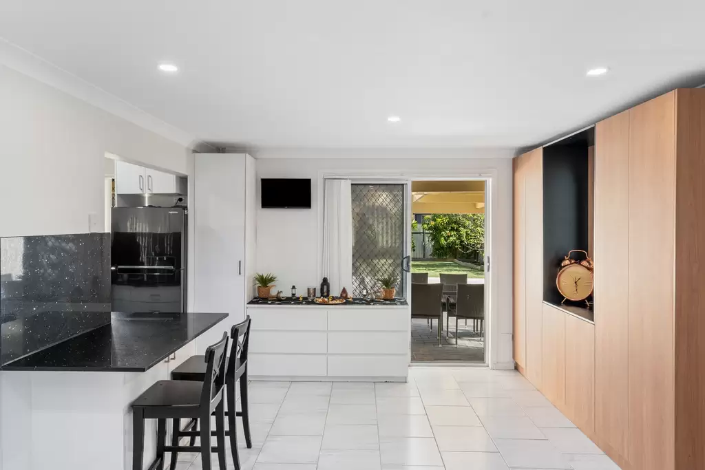239 Henry Lawson Drive, Georges Hall, Georges Hall - Thumbnail 4