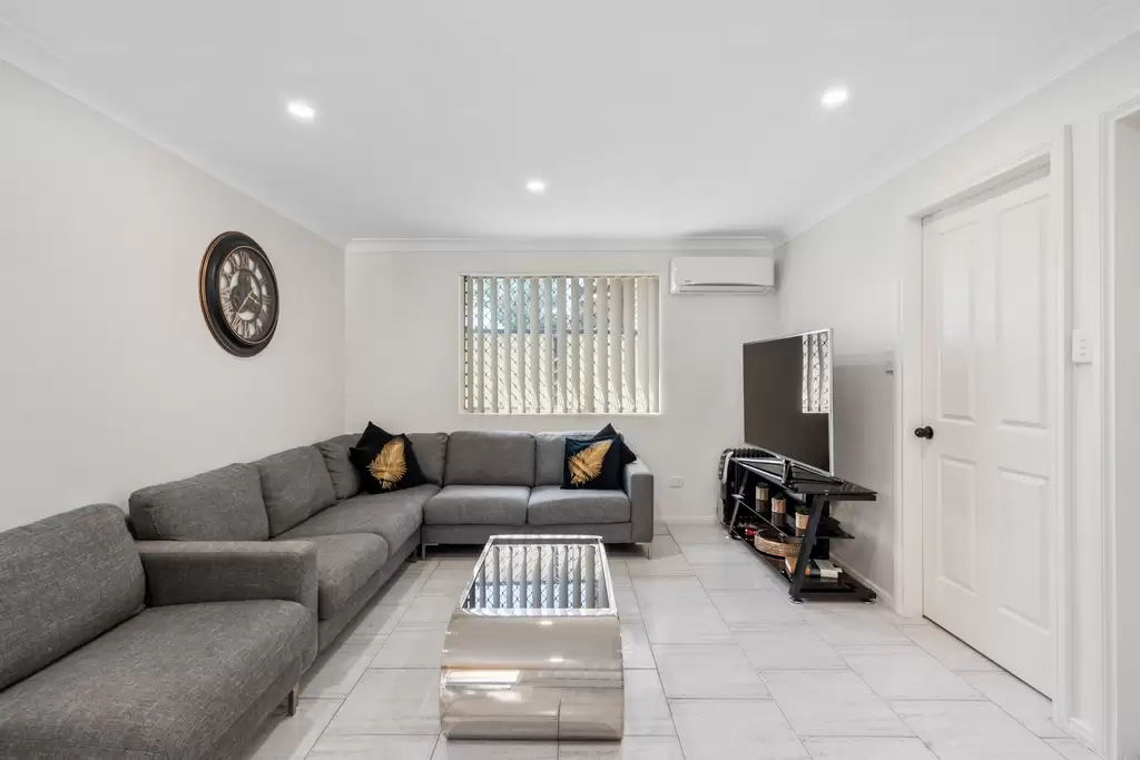 239 Henry Lawson Drive, Georges Hall, Georges Hall - Thumbnail 5