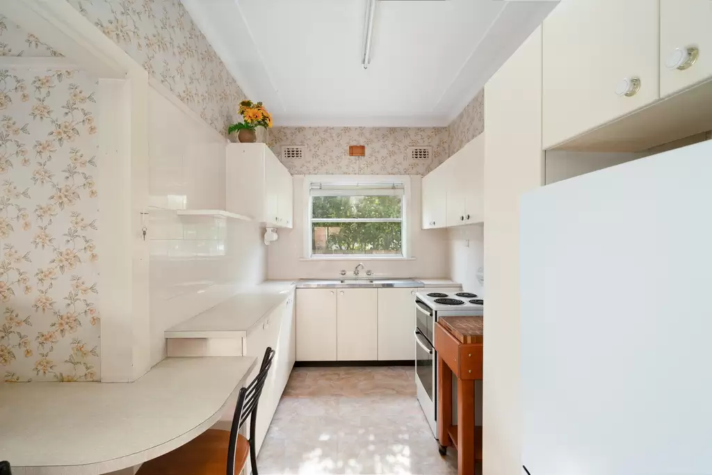 82 Dean Street, Strathfield South, Strathfield South - Thumbnail 2