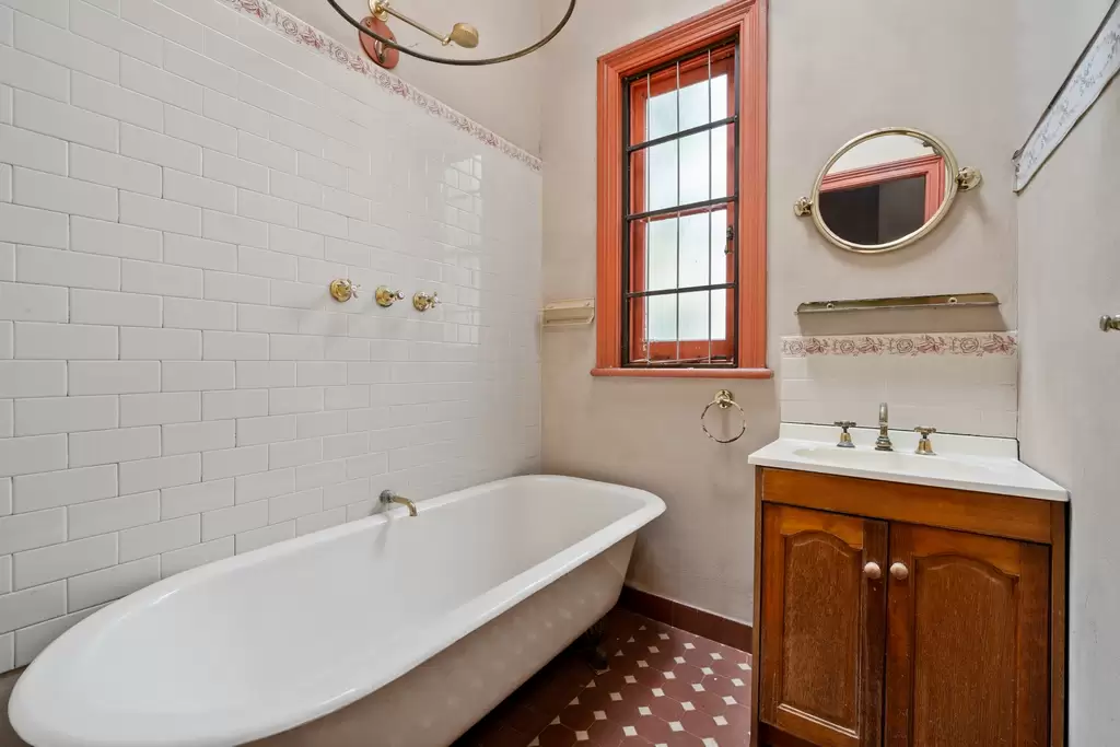 32 Arthur Street, Ashfield, Ashfield - Thumbnail 6