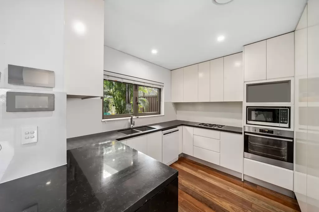 22B Bardwell Crescent, Earlwood, Earlwood - Thumbnail 4