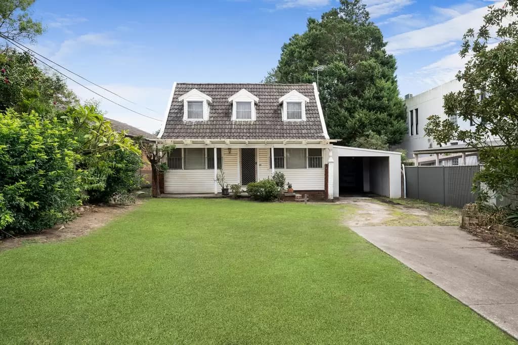 218 Henry Lawson Drive, Georges Hall, Georges Hall - Thumbnail 2