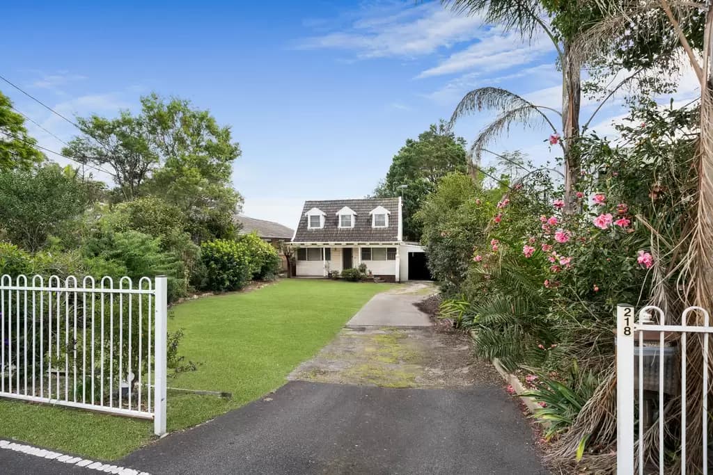 218 Henry Lawson Drive, Georges Hall, Georges Hall - Thumbnail 3
