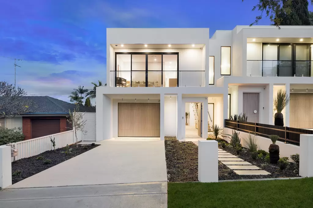 10 Yvonne Crescent, Georges Hall, Georges Hall - Image 1