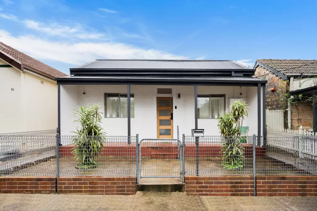 17 Bowmer Street, Banksia, Banksia - Image 1