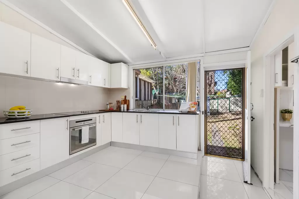 29 The Avenue, Granville, Granville - Thumbnail 4